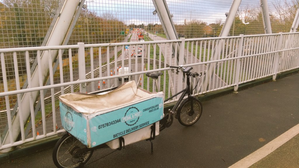 PedalandPost's tweet photo. Cutteslowe cycle bridge, using the parallel cycle path to a duel carriage way, we whizzed past 18 cars... #Damfast https://t.co/SBhioSyUjC