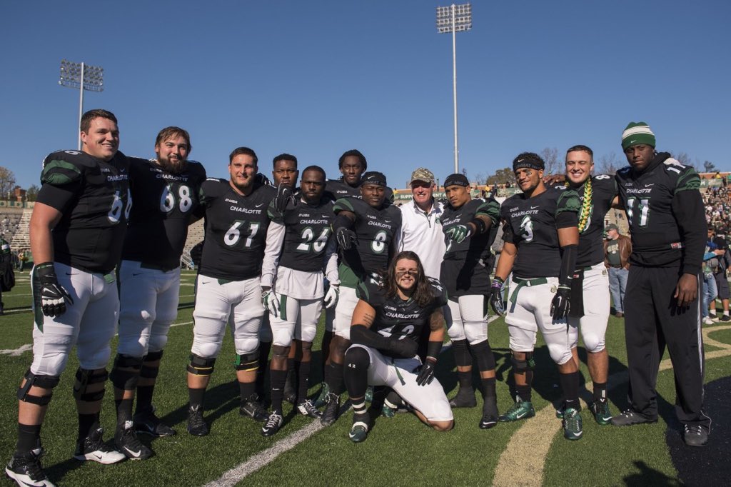 RETWEET to show respect to the Charlotte football seniors! Just played their final game in Charlotte! #NinerNation