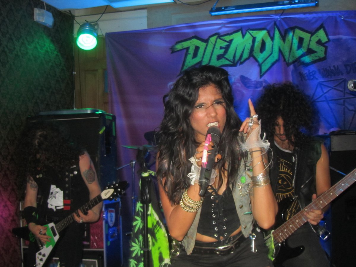 sleazeroxx2015's tweet photo. @diemonds release video for "Ain't That Kind Of Girl." @PartyPriyaPanda @CCDiemond  https://t.co/tidBDsiOOW https://t.co/GtDrTTJzYw