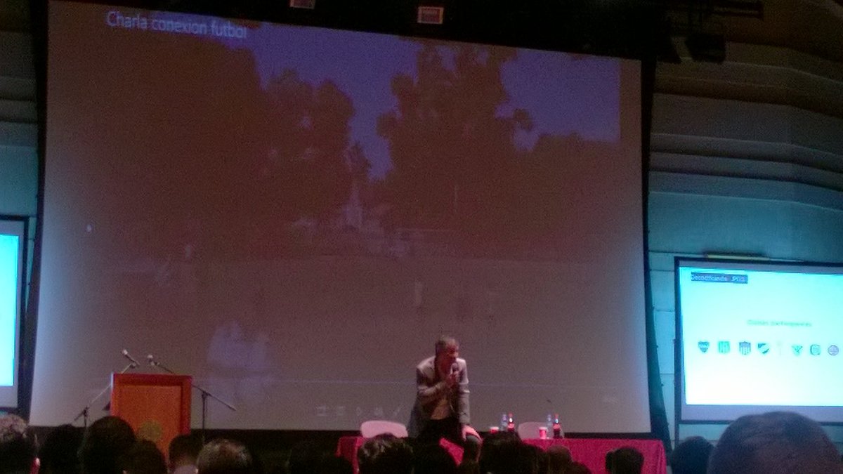 TimonFutbol's tweet image. #TimonFC en #ConexionFutbol2015 presente. #ArielHolan es Crack ! Mucho conocimiento para tomar.