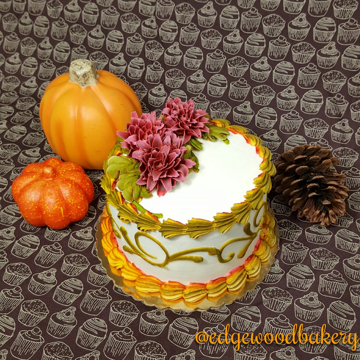 Stop by and pick up a fall themed cake today! During your visit, don’t forget to place your Thanksgiving orders!