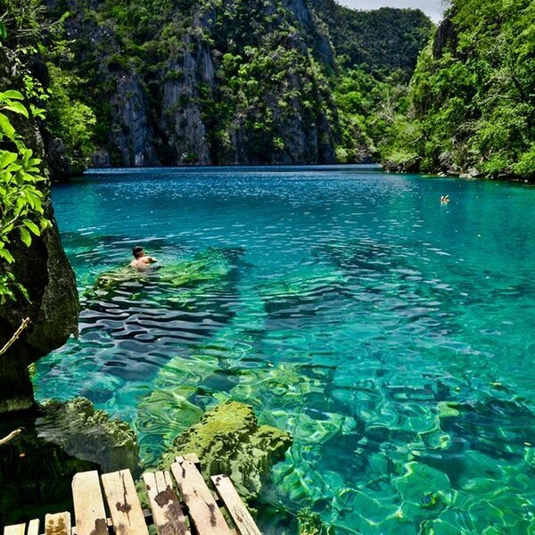 _Paisajes_'s tweet photo. El equipo de National Geographic os desea un Felíz Sábado desde el Lago Kayangan, Filipinas. https://t.co/xc84lGqFzH