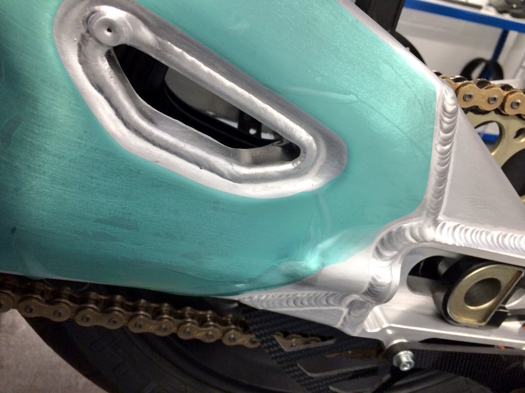 tommyhill33's tweet photo. Templated up Yamaha R1 Swingarm: @THMmotorsport Off to @8BallCustom painters tomorrow to get bike design laid up! 😃😃 https://t.co/2yTA7RtAcR