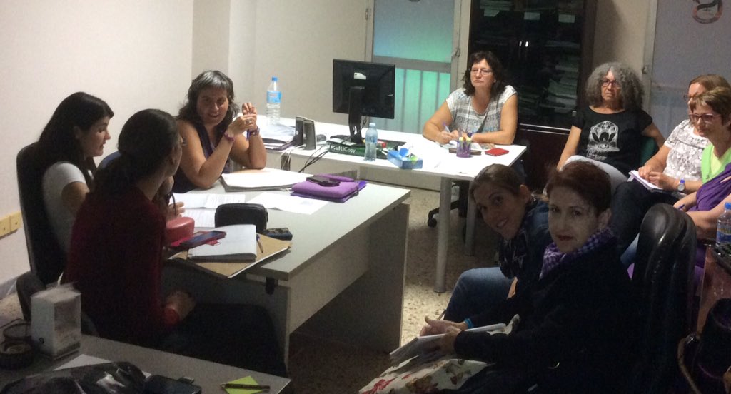 RedFeministaGC's tweet photo. Preparando Manifestación del DÍA CONTRA LA VIOLENCIA HACIA LAS MUJERES #NosQueremosVivas 25/11/2015 en Gran Canaria https://t.co/WYqQhveYmo