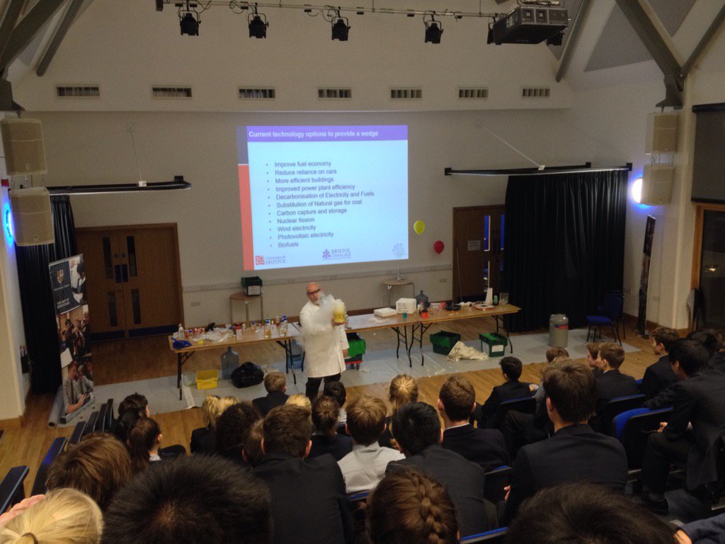 CathWilson1707's tweet image. Fantastic Chemistry Lecture at TA Hall - Tim Harrison, Bristol University #Chemistry #FabScience