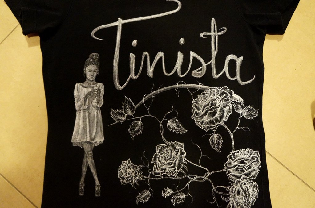 Admirandoatini's tweet photo. Mira esto @TiniStoessel 😱😱🔛💫💕 increibles remeraaaaaaas que se hizo una chica por vos 😊💗💖💕🌹 https://t.co/iuaulLCgfp