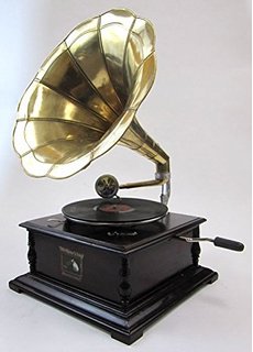 SSUs2us's tweet photo. incase you haven't seen a phonograph machine... https://t.co/WcYT4XnNrW