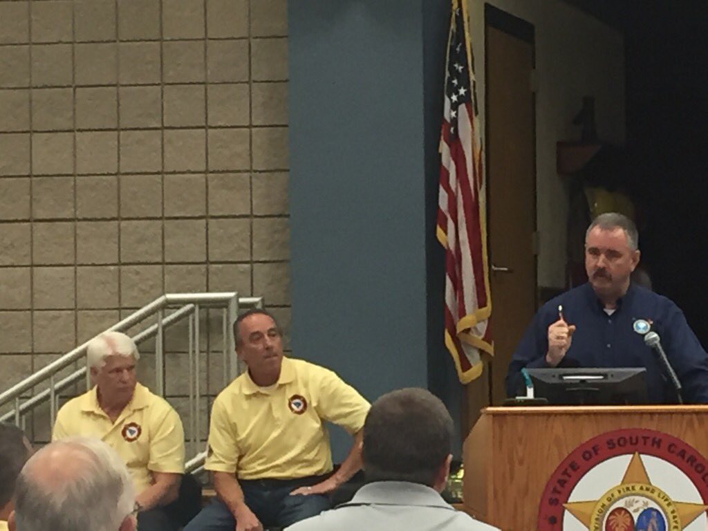 SCFireRecruiter's tweet photo. @scfirefighters Dir Palmer encouraging @SCChiefs to build bridges #scfdbridge #scfdconnect https://t.co/9QLLlbJhkd