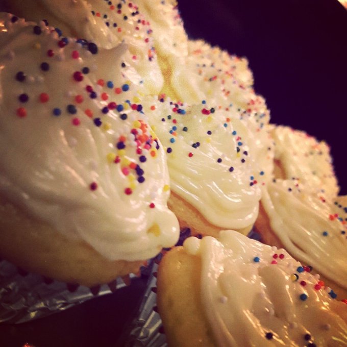 I made lemon cupcakes; ) xoxoxo https://t.co/uoYeOCJH0J