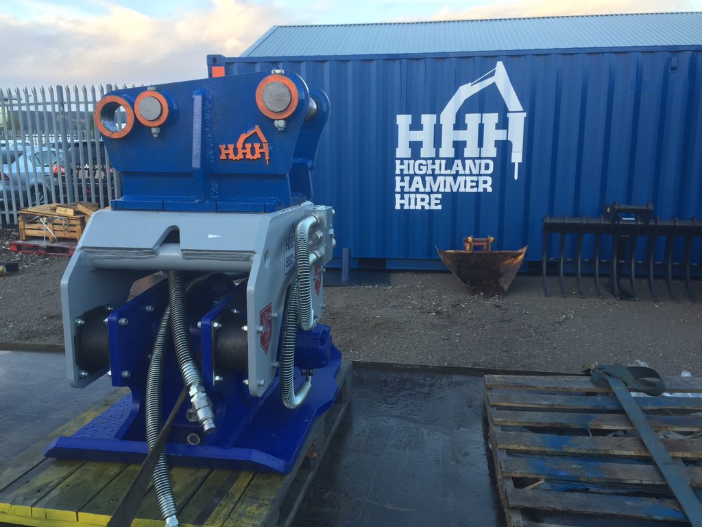 HIghlandHammers's tweet image. Another new attachment supplied, Saes HHH HST030 compactor plate, rotation and multi pin saddle #SoleDistributor