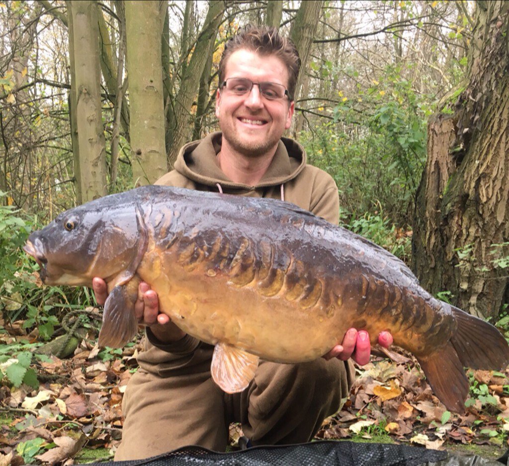 ChurchwoodFish's tweet photo. Chris Taylor on his 1st visit to CW Lake today, 26-08lbs &amp; 24-07lbs. Both falling to @CW_Baits Winter White pop-ups https://t.co/XDae121zIs