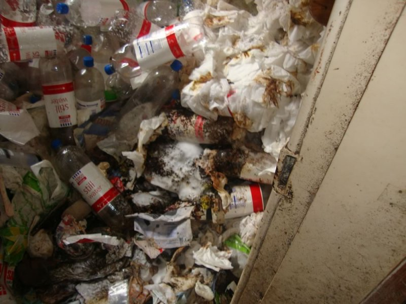 SafeGuardRG's tweet image. Your house isn't this bad?Fear not we can handle even the worst #hoarders home.Most claims are covered by insurance!