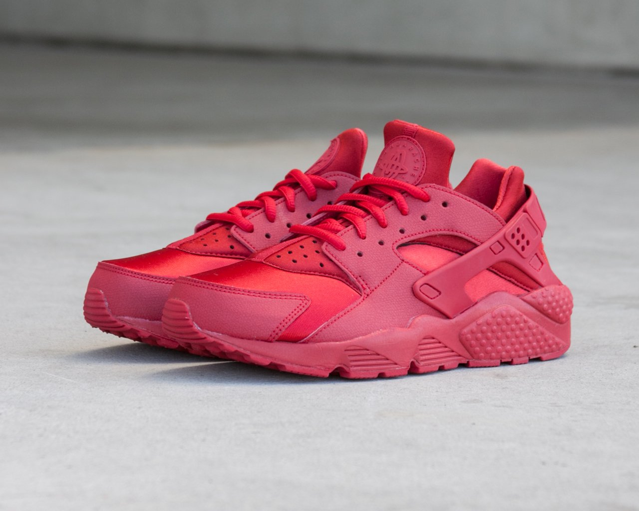 on Twitter: "These red Nike Huarache Run for the ladies will be in-store on Fri! Sorry, fellas. https://t.co/VIXc8NlA3B" / Twitter