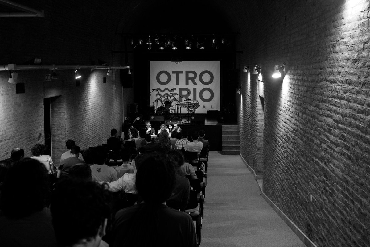 dixitprograma's tweet photo. #DeliveryGeek Nuestro dealer audiovisual @RobotMontoya nos cuenta las peripecias de su paso por el Festival #OR2015 https://t.co/ONqLivhPDU