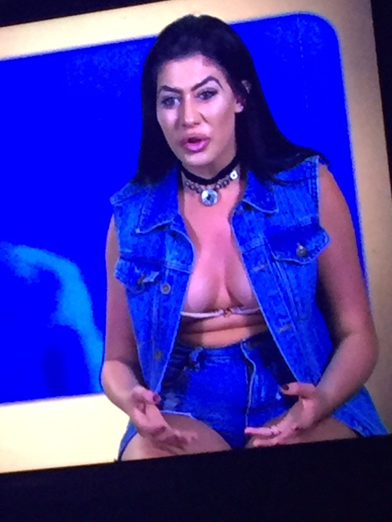 Ellie_Rose93's tweet photo. What the actual fuck. https://t.co/eFj6rTL77P
