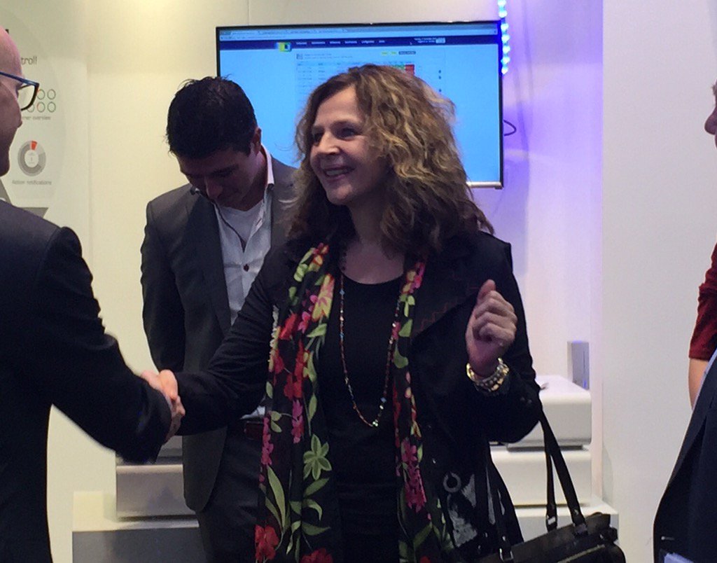 Puremedicalnl's tweet photo. Minister Edith Schippers #MEDICA2015 https://t.co/ATFgXTfluH