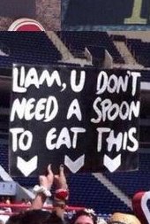 Mariana_Alves99's tweet photo. O melhor cartaz do concerto no Porto!!!!  #1DPT https://t.co/uuHbIBk90V
