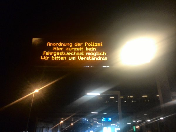 michaelh992's tweet photo. Picture of the train stations in #Hannover, people are reportedly asked to stay home (via @MaikeEik) #GERNED https://t.co/TvNFoRmuzd