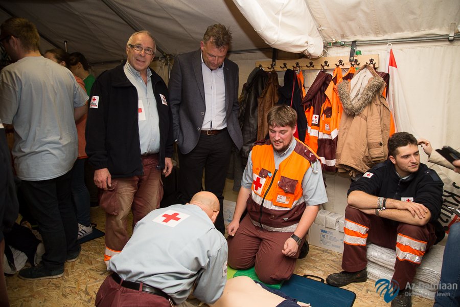 azoostende's tweet photo. Burgemeester @steve_vdb van @gemBredene kwam reanimatieteams @azdamiaan steunen @RKBredene @hbov https://t.co/5fhyj28hyj