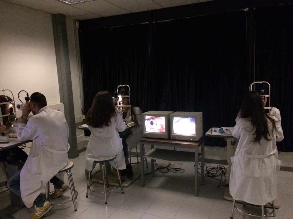 Mamenrevolution's tweet photo. Un año más, formando a l@s mejores profesionales de la visión. #UCM #Optometría #EducaciónPública https://t.co/9TlJ9DfqtQ