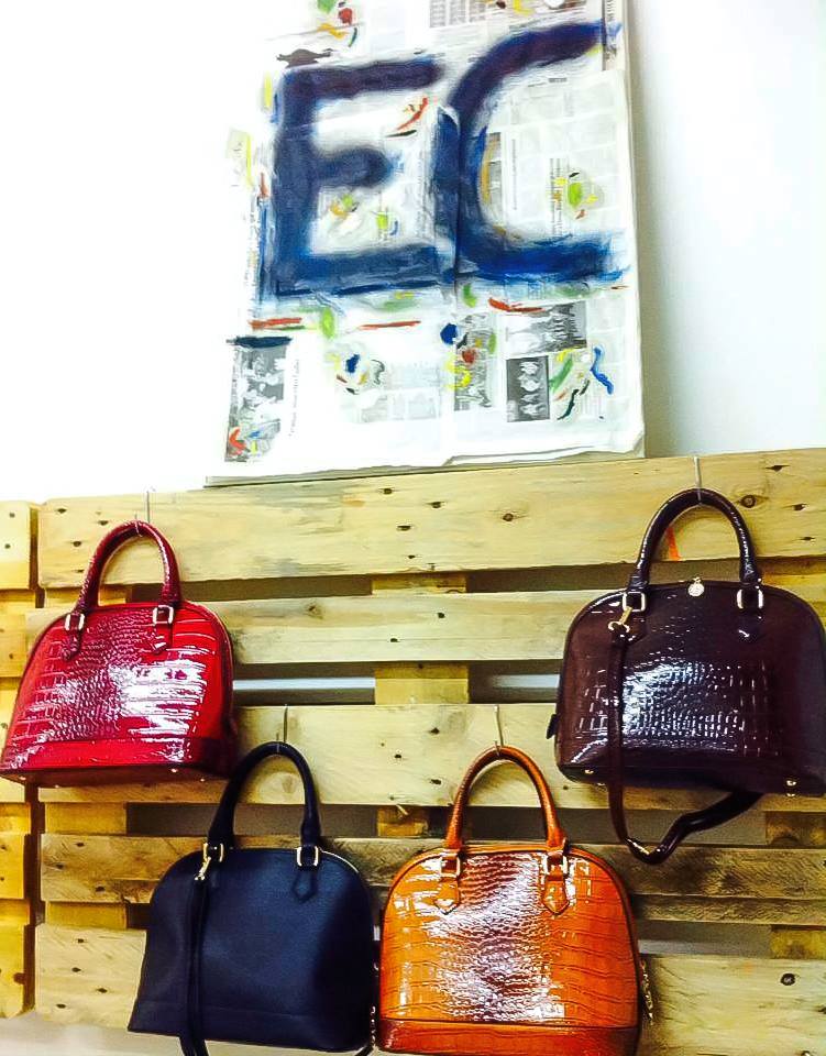 ReBlogPubli's tweet image. Nuevos bolsos maletín de @complementosEC Visitar su Facebook para conseguir uno!
facebook.com/estefaniacarre… #Imaxe015