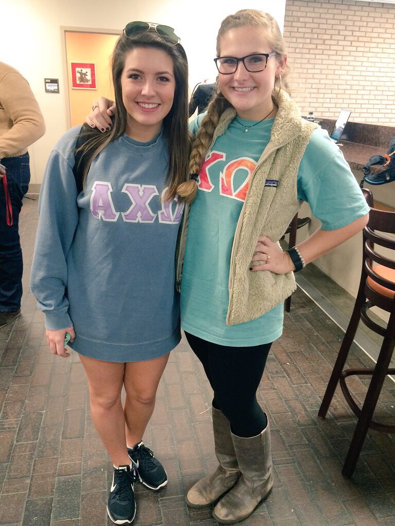 What a sunny and beautiful #LetterShirtTuesday to celebrate Panhel love ❤️👭❤️ @ClemsonGreeks