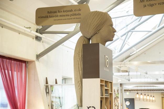 That's my statue at the Writer's Gate at #Tallinn airport, opened today: iltasanomat.fi/viihde/art-144… <a href="/iltasanomat/">Ilta-Sanomat</a>