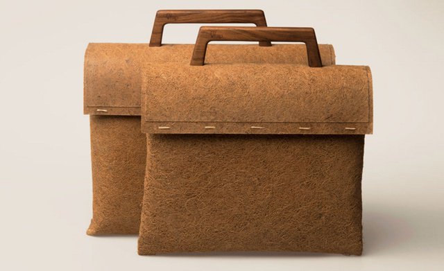 A Tree Bag,da marca <a href="/reWrap_eco/">reWrap</a>, é feita com fibra de coco,borracha natural e cera de abelha goo.gl/2EqqP8