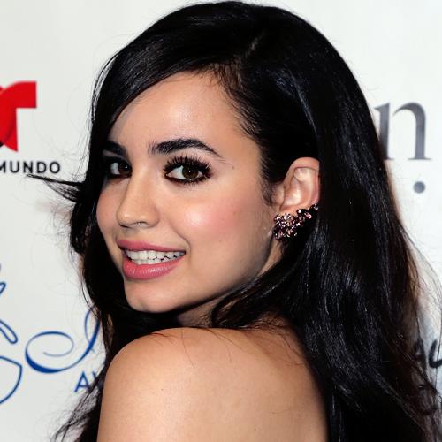 AnaGomez005's tweet photo. Mis niñas estan hermosas @DoveCameron @SofiaCarson https://t.co/L79fXPcxjv
