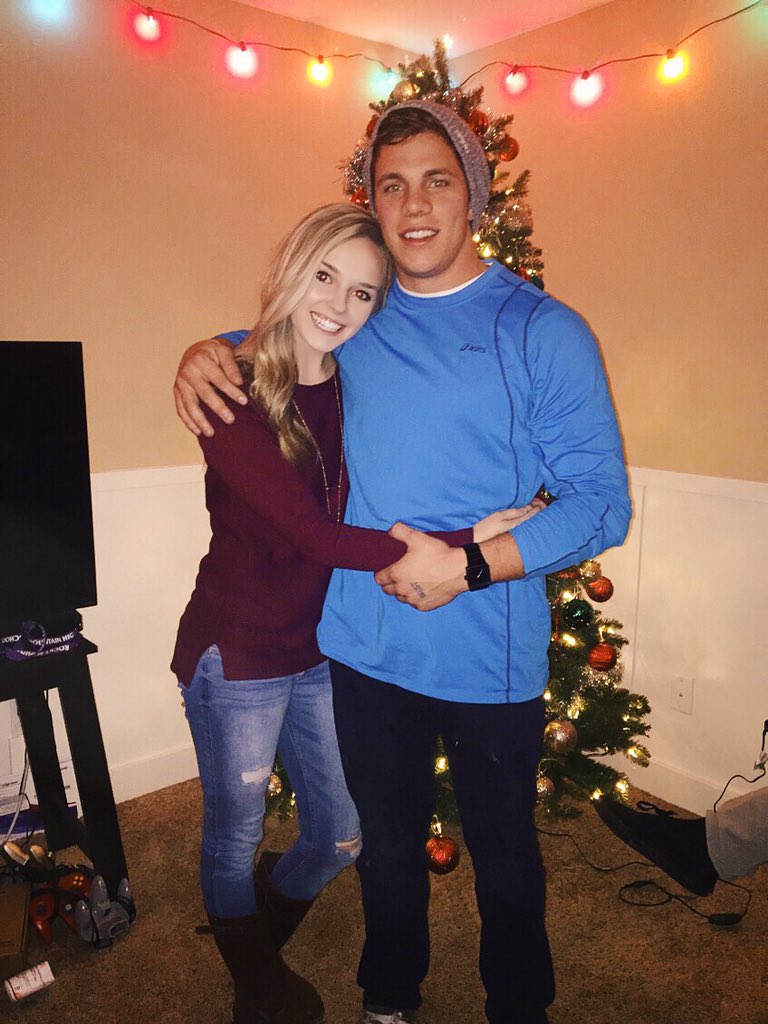 CamilleCurtisss's tweet image. What would I do without my big bro? @AustinSchaffer So glad I got to see you last weekend😊