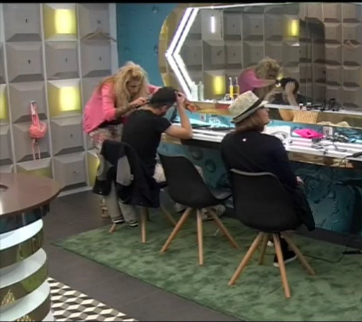 Aquí os dejo "El nuevo look de Aritz" próximamente en sus pantallas! 😊😂 #aritzTxapeldun  #GHDirecto #teamAritz