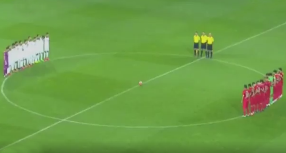lequipe's tweet photo. La minute de silence sifflée en Turquie (vidéo) https://t.co/4Tl5DYsPLK https://t.co/so3lYO3tMs