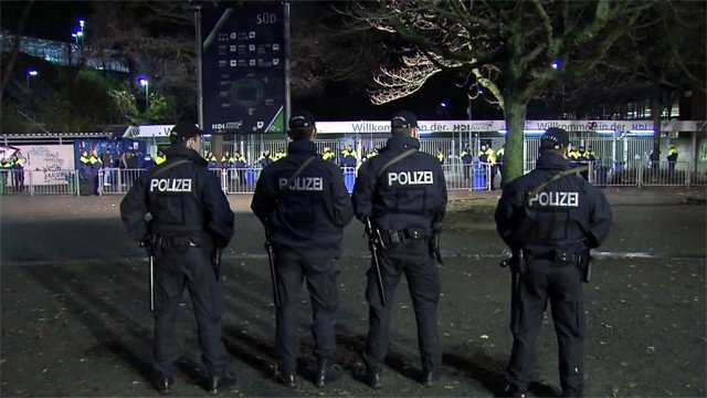 No explosives found at stadium where Germany & Netherlands were scheduled to play match bit.ly/1X5Fh8O?utm_me… https://t.co/7XbMCmFQkv