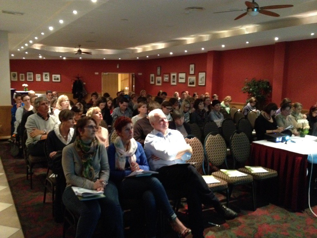 marjotherasse's tweet photo. Nos pharmaciens attentifs😊 formation phytosun #aromatherapie#pharmaciens#Belgique@OmegaPharma_BE https://t.co/Uz7IMoKG6l