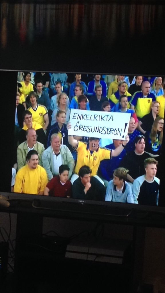 Fotbollsdamp's tweet photo. HAHAHAHAHAHAHAHHAHAAHAA ÅRETS FUCKING BOSS!!!! https://t.co/4xPqH0Rrx8