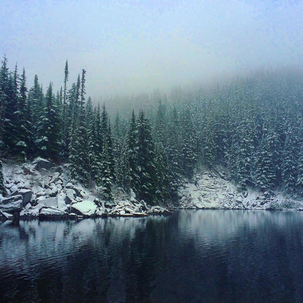 jayers26's tweet photo. Island lake on the first snow day! https://t.co/n1dl8jzVZf