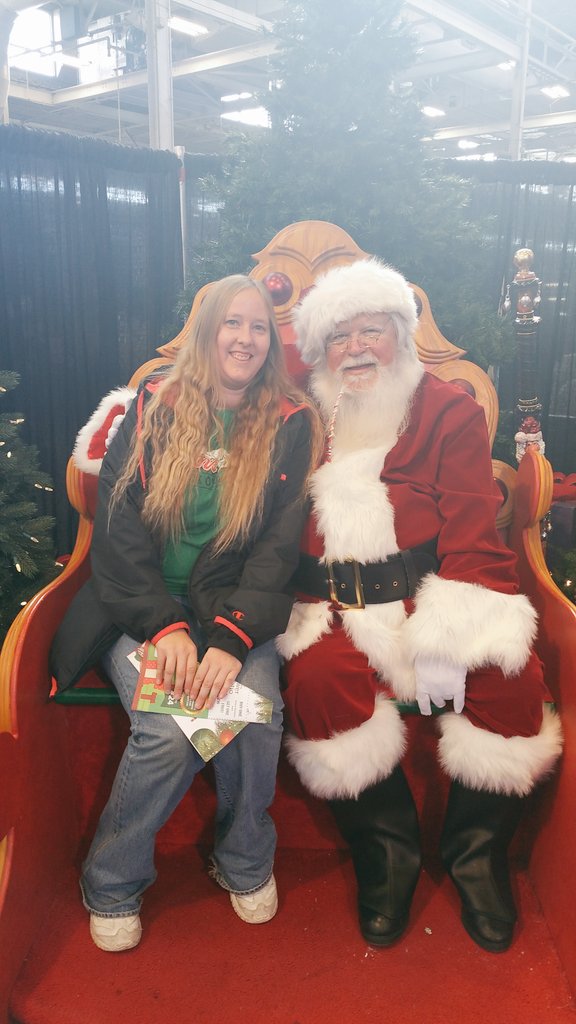 cowpox81's tweet photo. @SertaMattresses 34 years old, & still getting to meet Santa Claus & tell him what I want...I'm #ComfortableWithThat https://t.co/Ci0FnTMVQ1