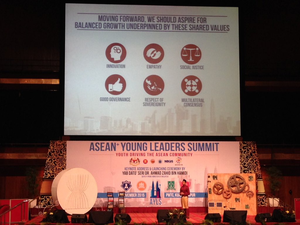 _WWOO_xX's tweet photo. RT @zahirahz: We need to push for #education &amp; vocational training so #ASEAN remains competitive @Khairykj #AYLS2015 https://t.co/qyGrrGAt0N