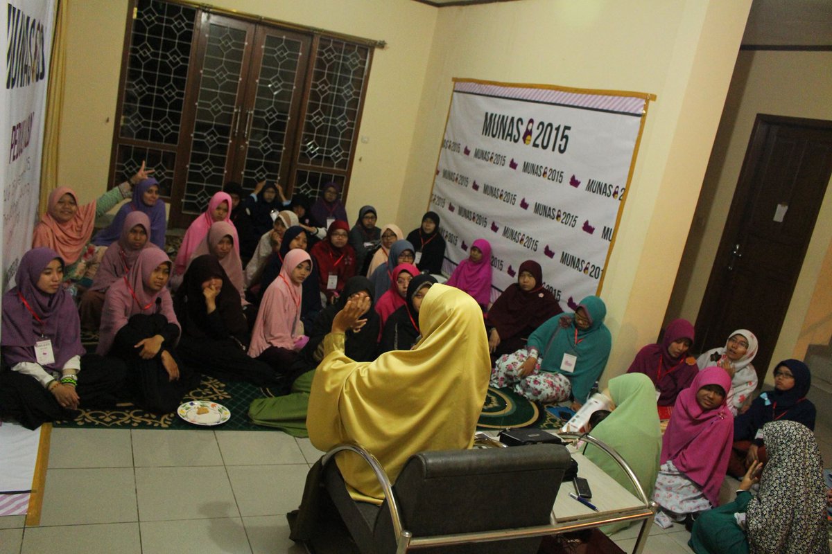 pedulijilbab's tweet photo. Siap menjadi bagian dari Penggerak Jilbab Syar'i di seluruh negeri? Nantikan Oprec #TimSPJ batch 4 :') https://t.co/G4Zj2J006j