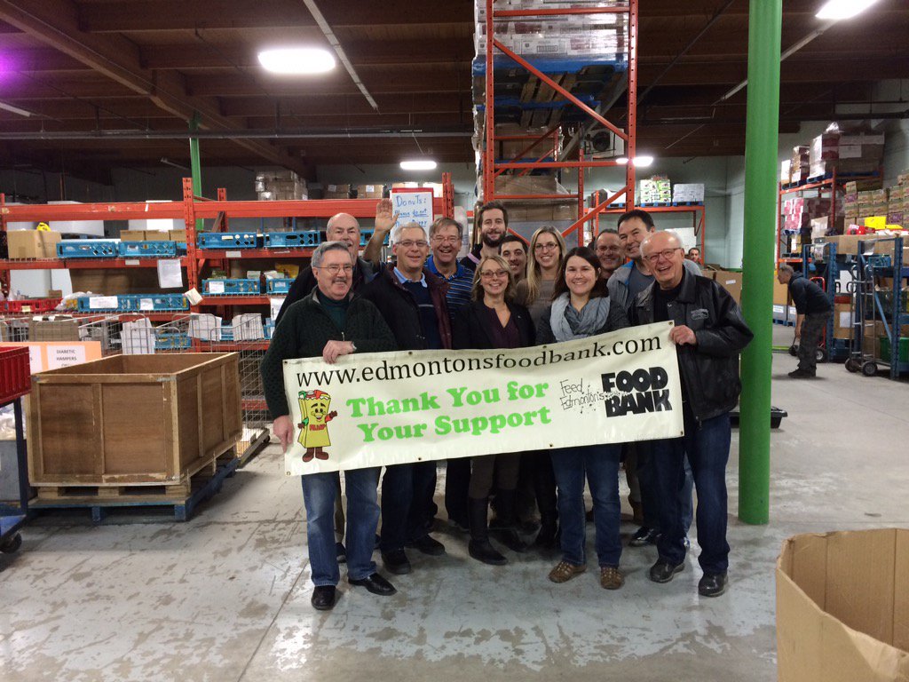 EdmRotary's tweet photo. #rotarians helping @yegfoodbank  great way to spend a few hours helping out! https://t.co/p2am87dGlG