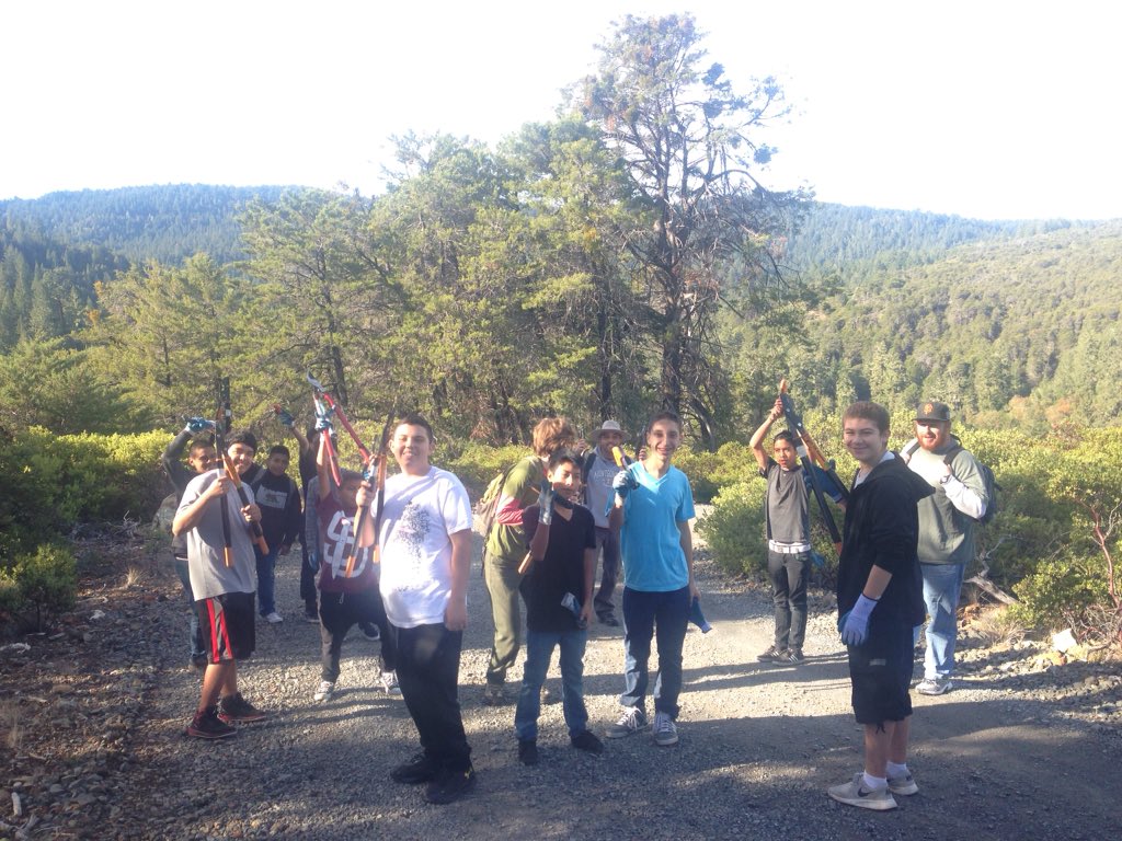 OmarGallardo707's tweet photo. Young leaders in land conservation. #InspiredForward @LandPaths #youthinthebigoutside https://t.co/W2WQsFbHtb