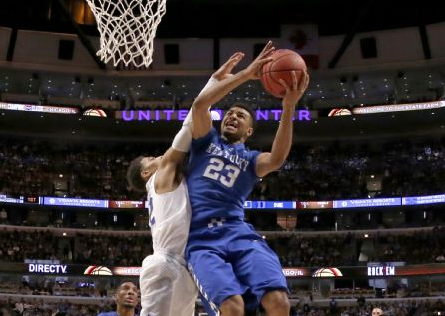 espn's tweet photo. The battle of blue bloods goes to ... Kentucky!

Wildcats snap 3-game losing streak to Duke, win 74-63 in Chicago. https://t.co/JLCdmYlgvm