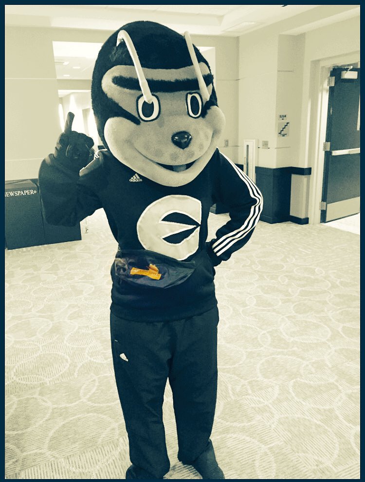 ESUadmissions's tweet photo. It's time for another giveaway before Finals are upon us! RT for a chance to win an ESU fanny pack w/ goodies inside https://t.co/OjPZGfpsN8