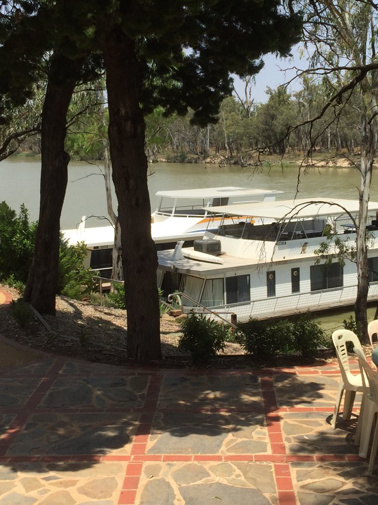 ConsuladoEspMel's tweet photo. Lunch at @TrenthamWinery. Great scenery &amp; excellent wines- #Verdejo2015 &amp; awarded #ShirazHeathcote2010 &amp; #Taminga'12 https://t.co/BEWqKZ7GDK