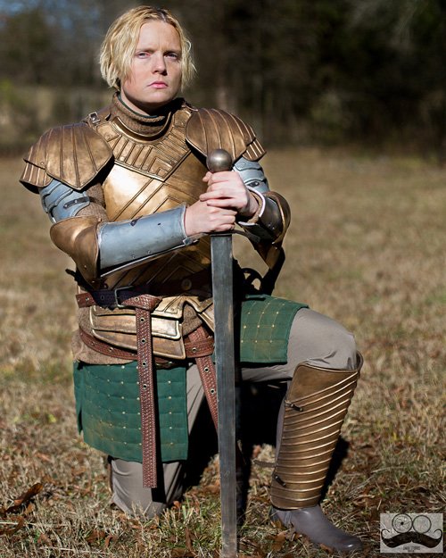 Cosplay muito bacana de Brienne feito pela Galaticat: on.fb.me/1kDDWdo