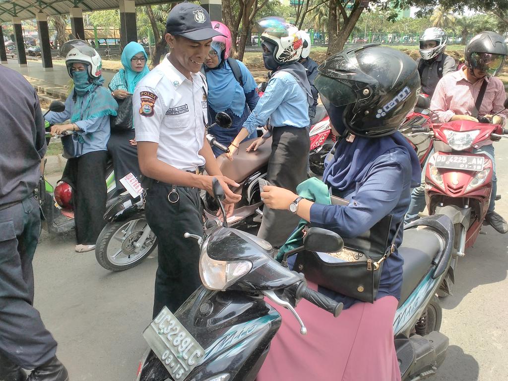 Pemeriksaan STNK Motor, Rabu 18/11 <a href="/ftiumi/">FTI-UMI Makassar</a> @Kampus_UMI <a href="/ANAK_UMImks/">ANAK UMI</a> <a href="/tribuntimur/">Tribun Timur</a> <a href="/SKeMa_FAJAR/">INFO KAMPUS MAKASSAR</a> <a href="/Maba_UMI/">Info Mahasiswa Baru Universitas Muslim Indonesia</a>