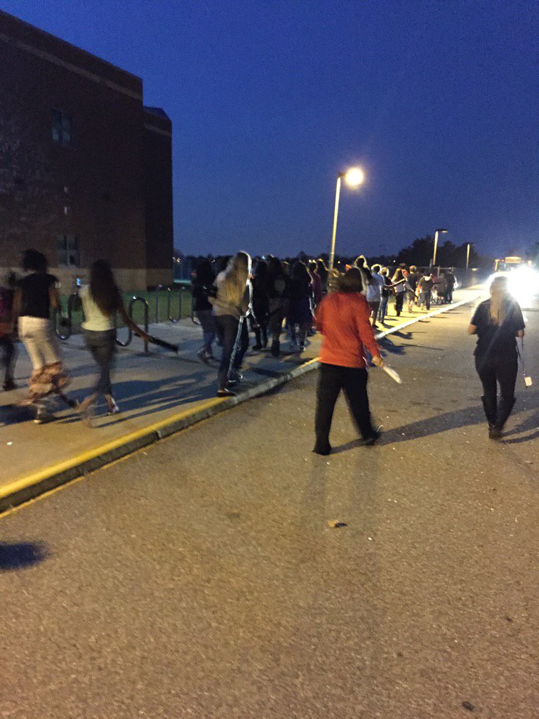 ClukeyColleen's tweet photo. Sending the team off in style! Go Lancers!@Landstownms https://t.co/tmpeRkHc6Z