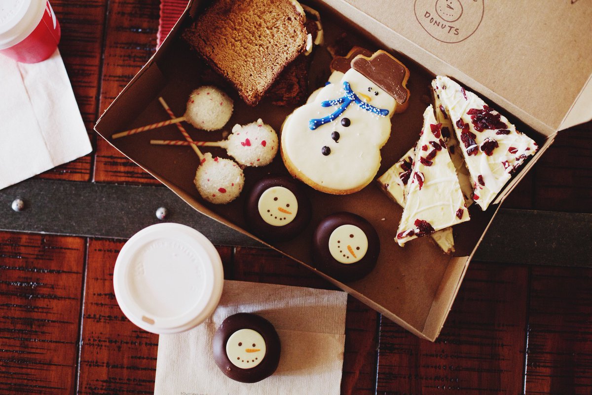 Starbucks5340's tweet image. Ginger-snow-berry-bliss-ment box. Yum 😋 #PastryBox  @Starbucks