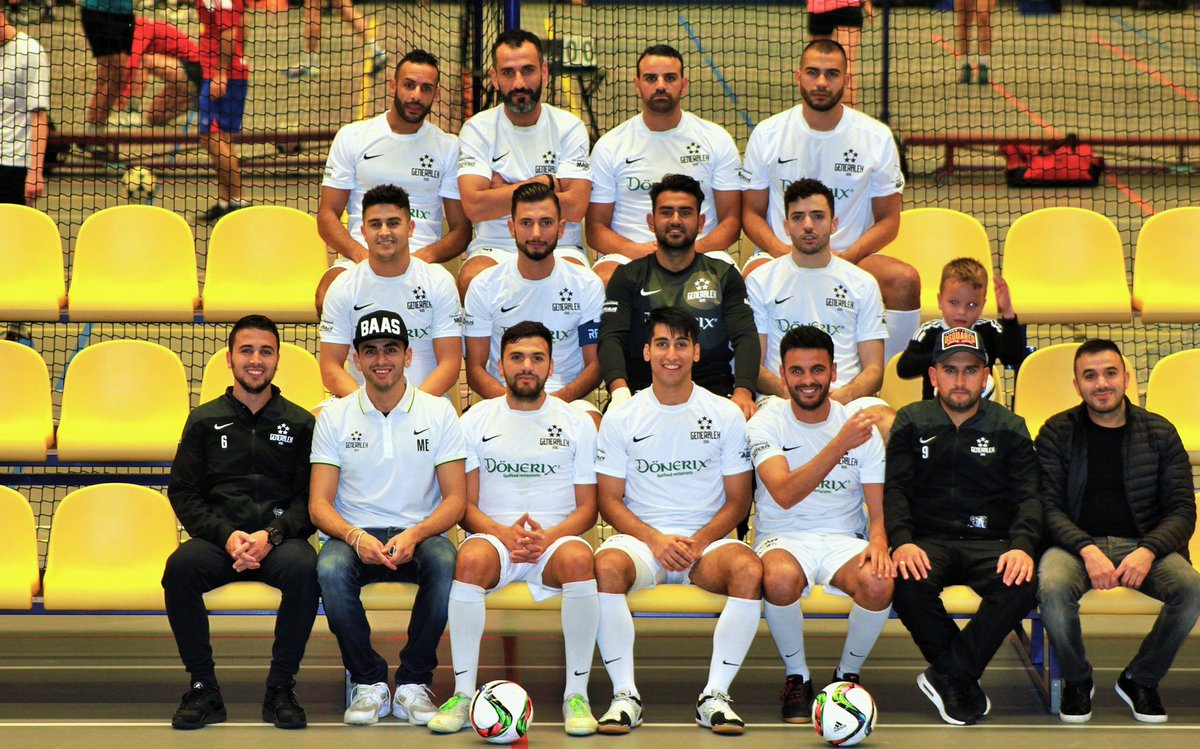 FBasaran's tweet photo. Önce ki seneler gibi bu sene de şampiyonluğa oynayan #GENERALEX futsal takımım.
Ne kadar gurur duysam az! @GNRLX https://t.co/nryz8Rn0bd