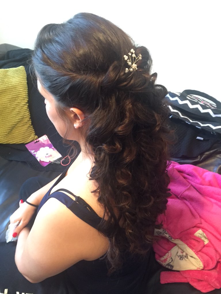 HjkMakeup's tweet photo. Loved creating this #bridalhair for @calyha79 on her #weddingday part 2! #bride #curls #brunette #weddinghairstylist https://t.co/uiai67kFoL